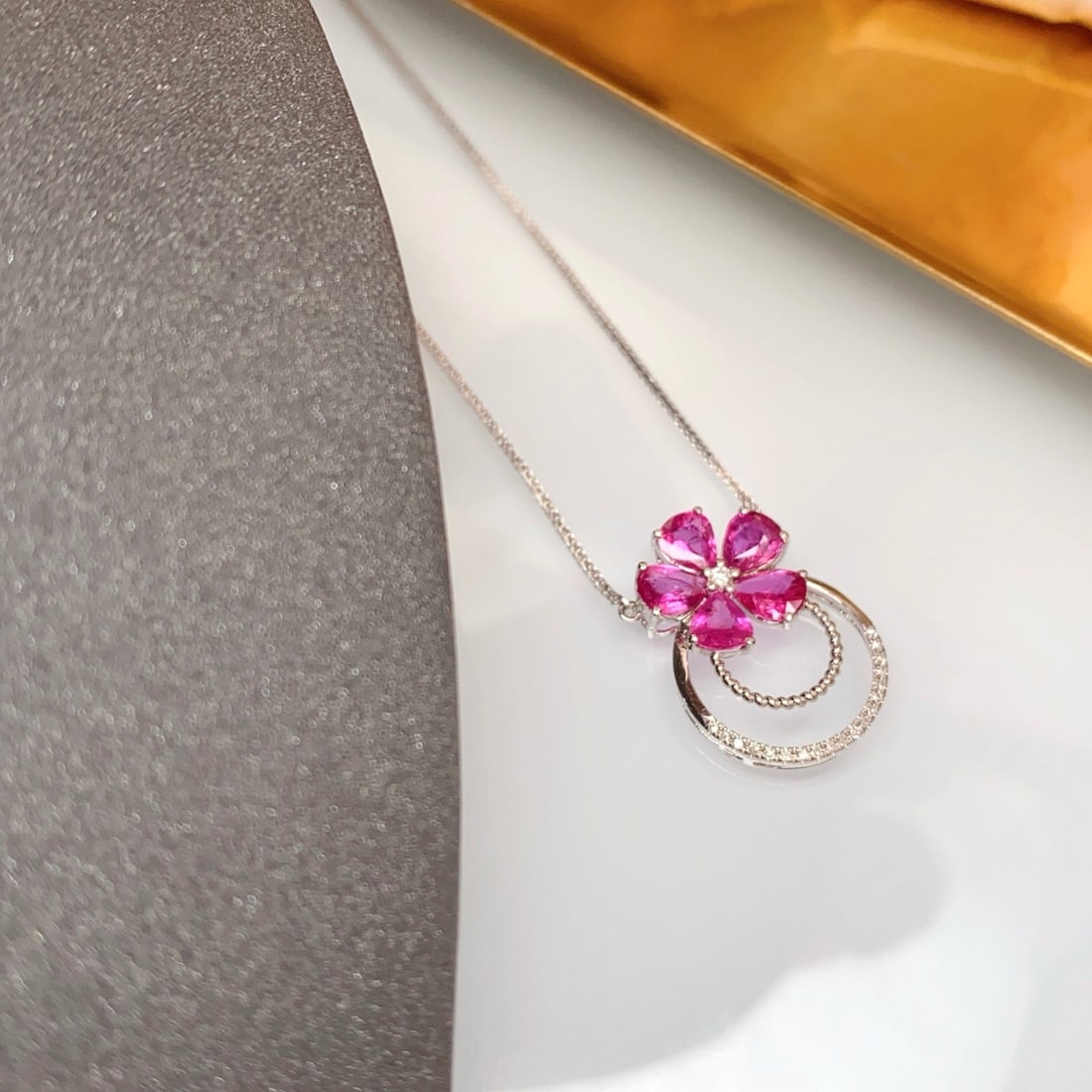 14k Gold 2.00 Ct Natural Ruby & Diamond Necklace: Ref:231178286 // gold content:14k gold // main gemstone:ruby // shape:pear // carat weight:2. 00ct // color:red // treatment:natural // // adjacent gemstone 2 : diamond // number of stones:21 //