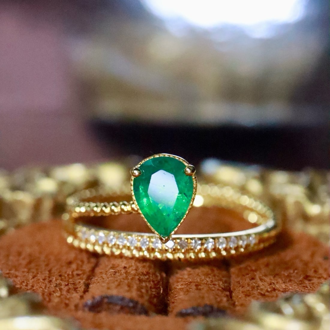 14k Gold 0.56 Ctw Natural Emerald & Diamond Ring: Ref:231178287 // gold content:14k gold // ring size:7. 25us // // main gemstone:emerald // shape:pear // carat weight:0. 50ct // color:green // treatment:natural // // adjacent gemstone 2 : diamond