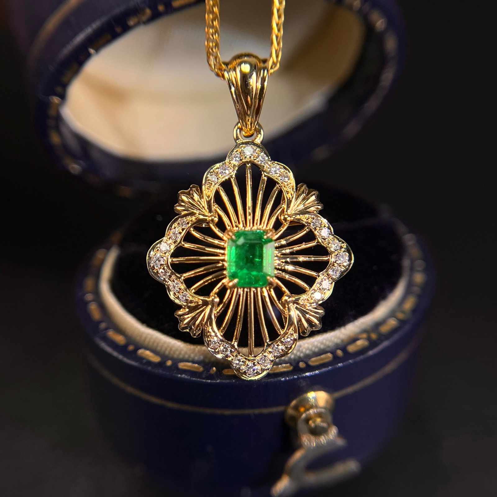14k Gold 0.41 Ctw Natural Emerald & Diamond Pendant( Without Chain ): Ref:231178302 // gold content:14k gold // main gemstone:emerald // shape:octagonal // carat weight:0. 30ct // color:green // treatment:natural // // adjacent gemstone 2 : diamond // shape:round //