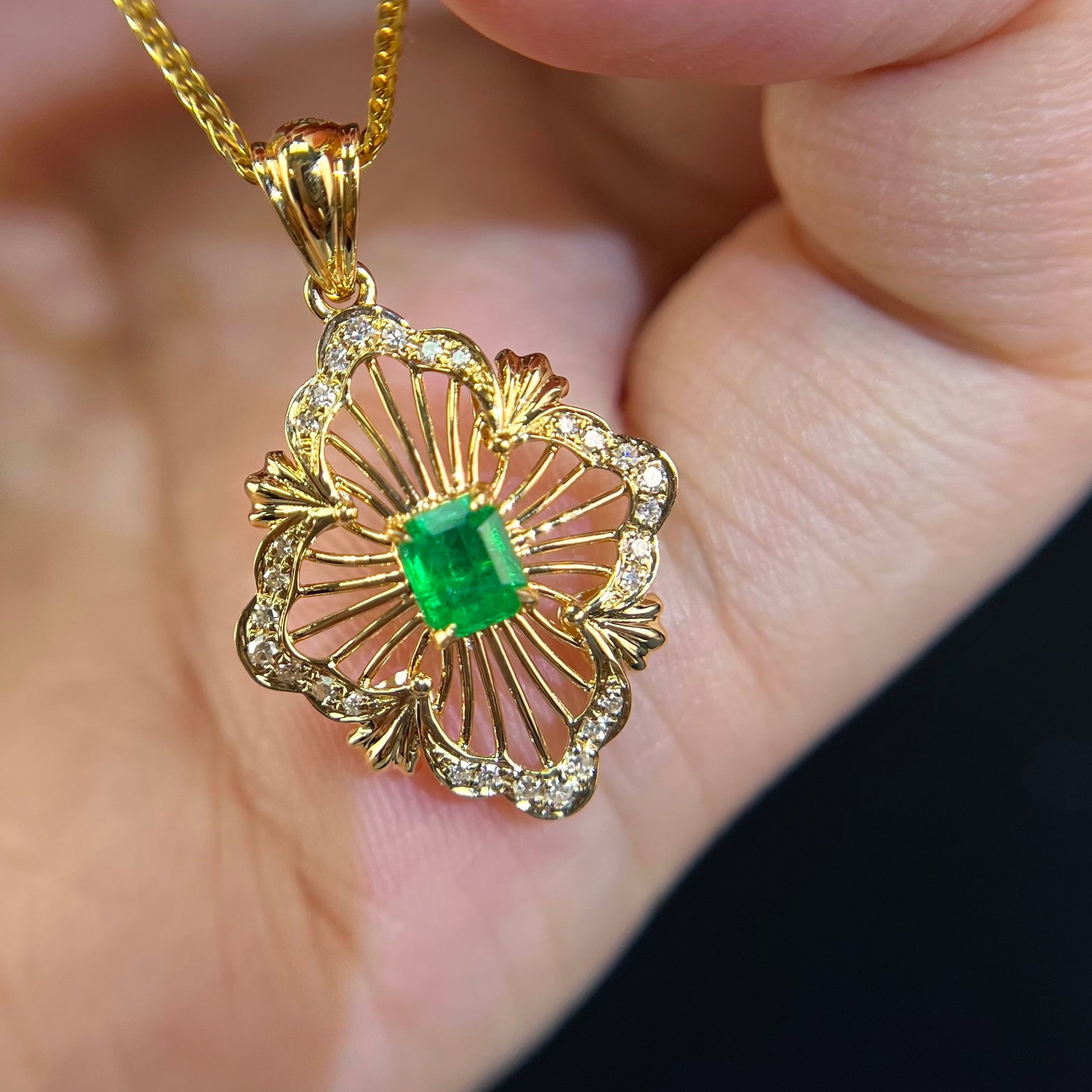 14k Gold 0.41 Ctw Natural Emerald & Diamond Pendant( Without Chain ) - 4
