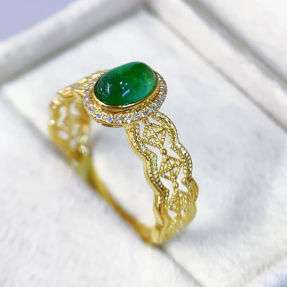 14k Gold 0.65 Ct Natural Emerald & Diamond Ring - 4