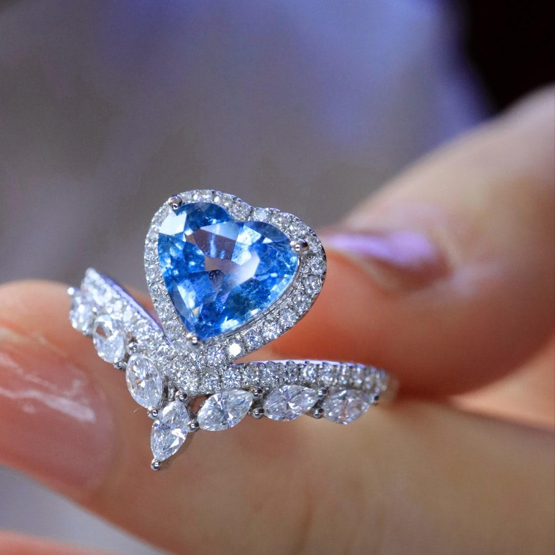 14k Gold 1.64 Ctw Natural Aquamarine & Diamond Ring: Ref:231178319 // gold content:14k gold // ring size:7. 25us // // main gemstone:aquamarine // shape:heart // carat weight:1. 11ct // color:santa maria color // treatment:natural // // adjacent