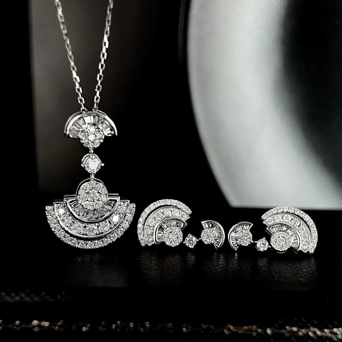 14k Gold 1.76 Ctw Natural H Diamond Jewelry Set: Ref:231178335 // gold content:14k gold // earrings // main gemstone:diamond // shape:multiple // carat weight:0. 86ct // clarity grade:vs-si // color:h // treatment:natural // // pendant(without