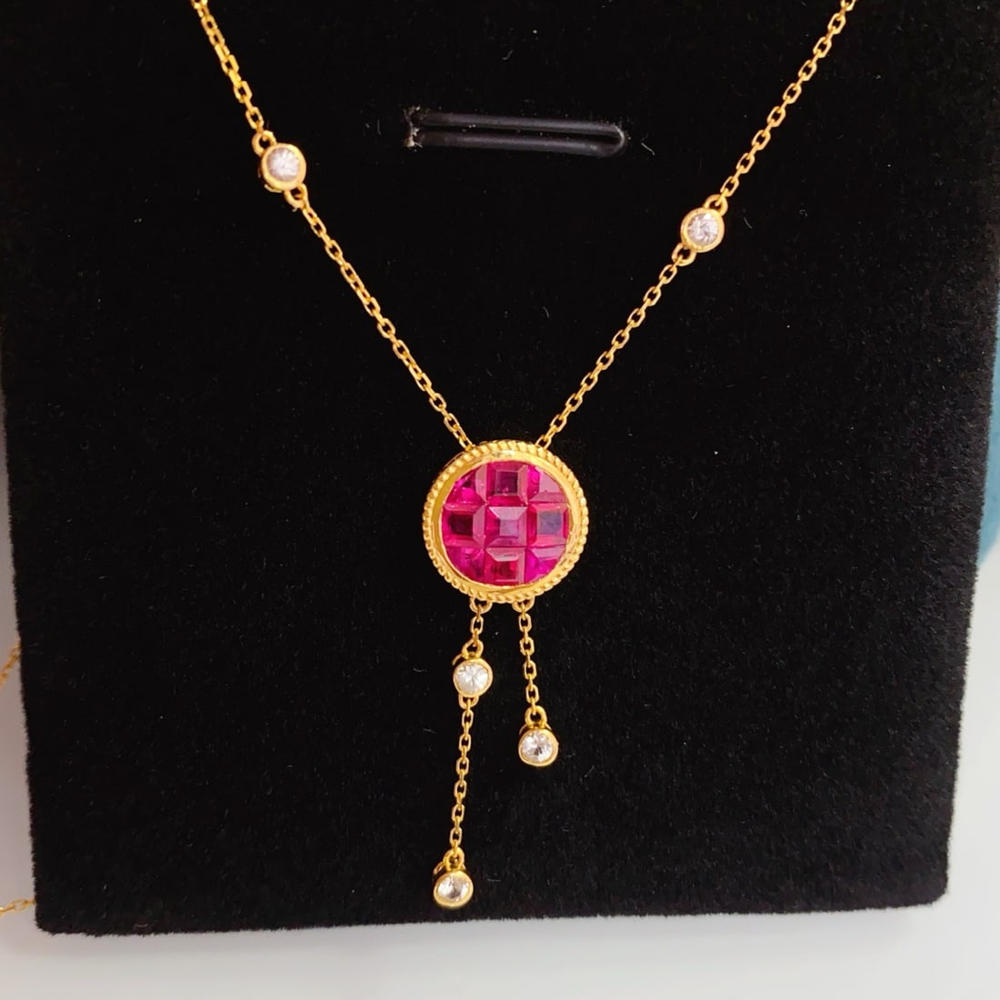 14k Gold 1.80 Ct Natural Ruby & Sapphire Necklace: Ref:231178341 // gold content:14k gold // main gemstone:ruby // shape:square // carat weight:1. 80ct // color:red // treatment:natural // // adjacent gemstone 2 : sapphire // number of stones:5 // sha