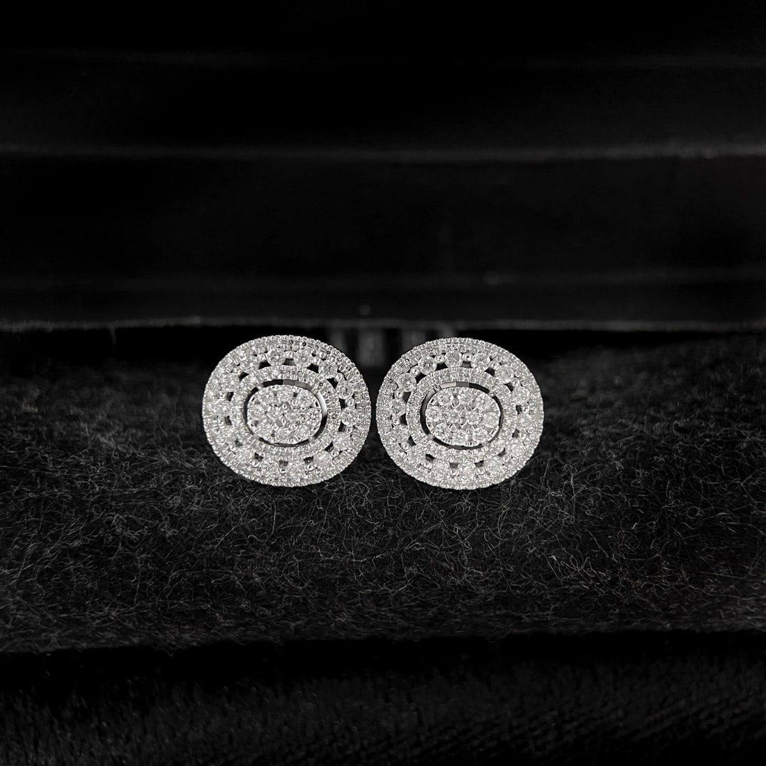 14k Gold 1 Ct Natural H Diamond Earrings: Ref:231178353 // gold content:14k gold // main gemstone:diamond // shape:round // carat weight:1ct // clarity grade:vs-si // color:h // treatment:natural // cut grade:g // Condition: New Low