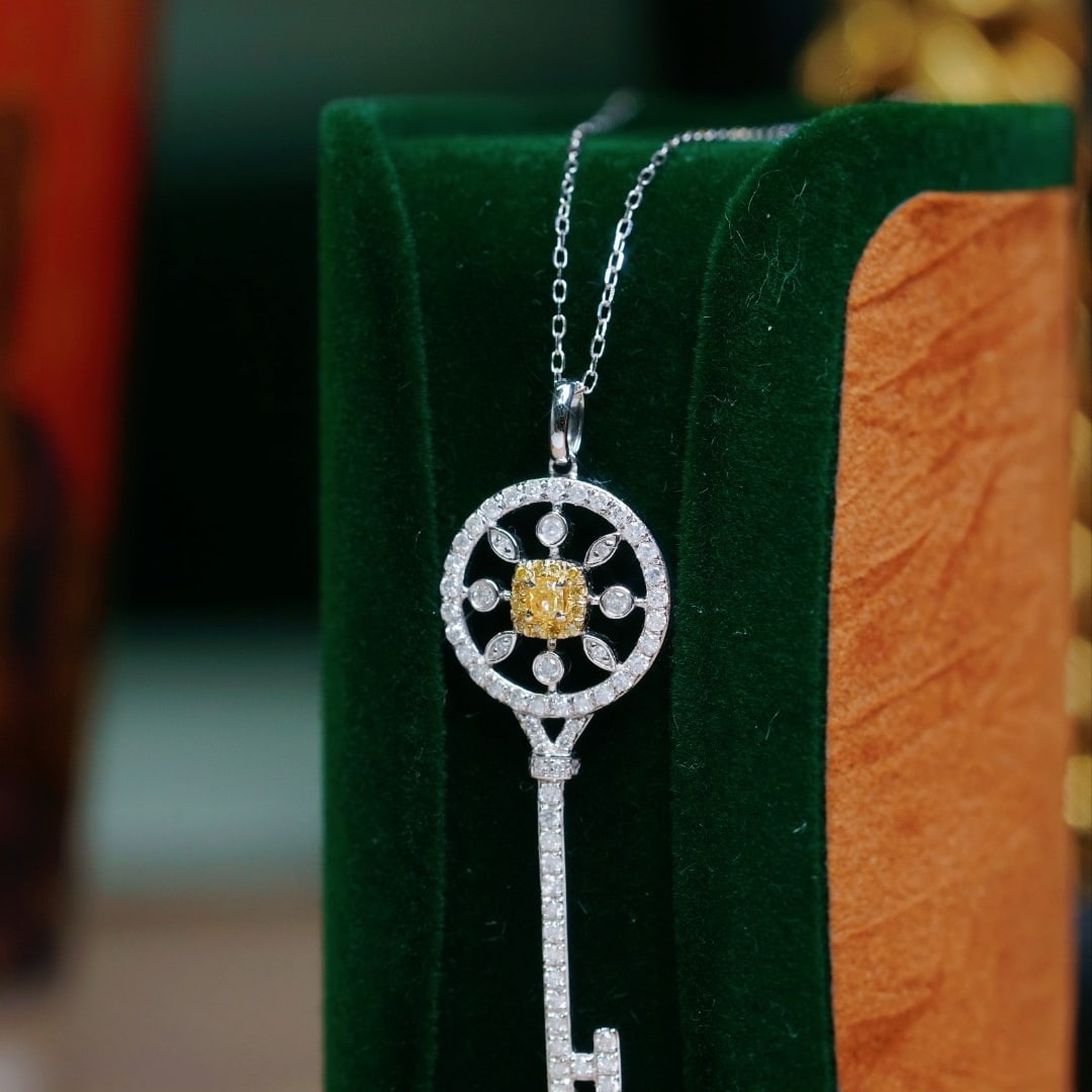 14k Gold 0.60 Ct Natural Color Diamond Necklace: Ref:231178360 // gold content:14k gold // main gemstone:diamond // shape:multiple // carat weight:0. 60ct // clarity grade:vs-si // color:color // treatment:natural // Low Estimate: 4800 Condition: