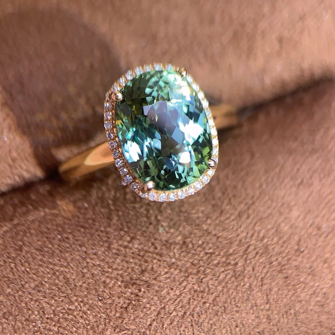 14k Gold 5.55 Ct Natural Tourmaline & Diamond Ring: Ref:231178361 // gold content:14k gold // ring size:7. 25us // // main gemstone:tourmaline // shape:oval // carat weight:5. 55ct // color:green // treatment:natural // // adjacent gemstone 2 : diamond