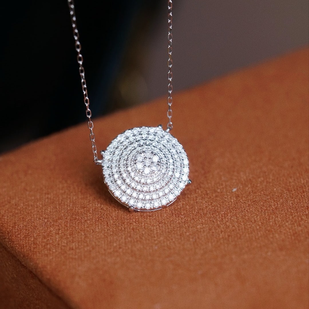 14k Gold 0.50 Ct Natural H Diamond Necklace: Ref:231178379 // gold content:14k gold // main gemstone:diamond // shape:round // carat weight:0. 50ct // clarity grade:vs-si // color:h // treatment:natural // cut grade:g // Low Estimate: 2600