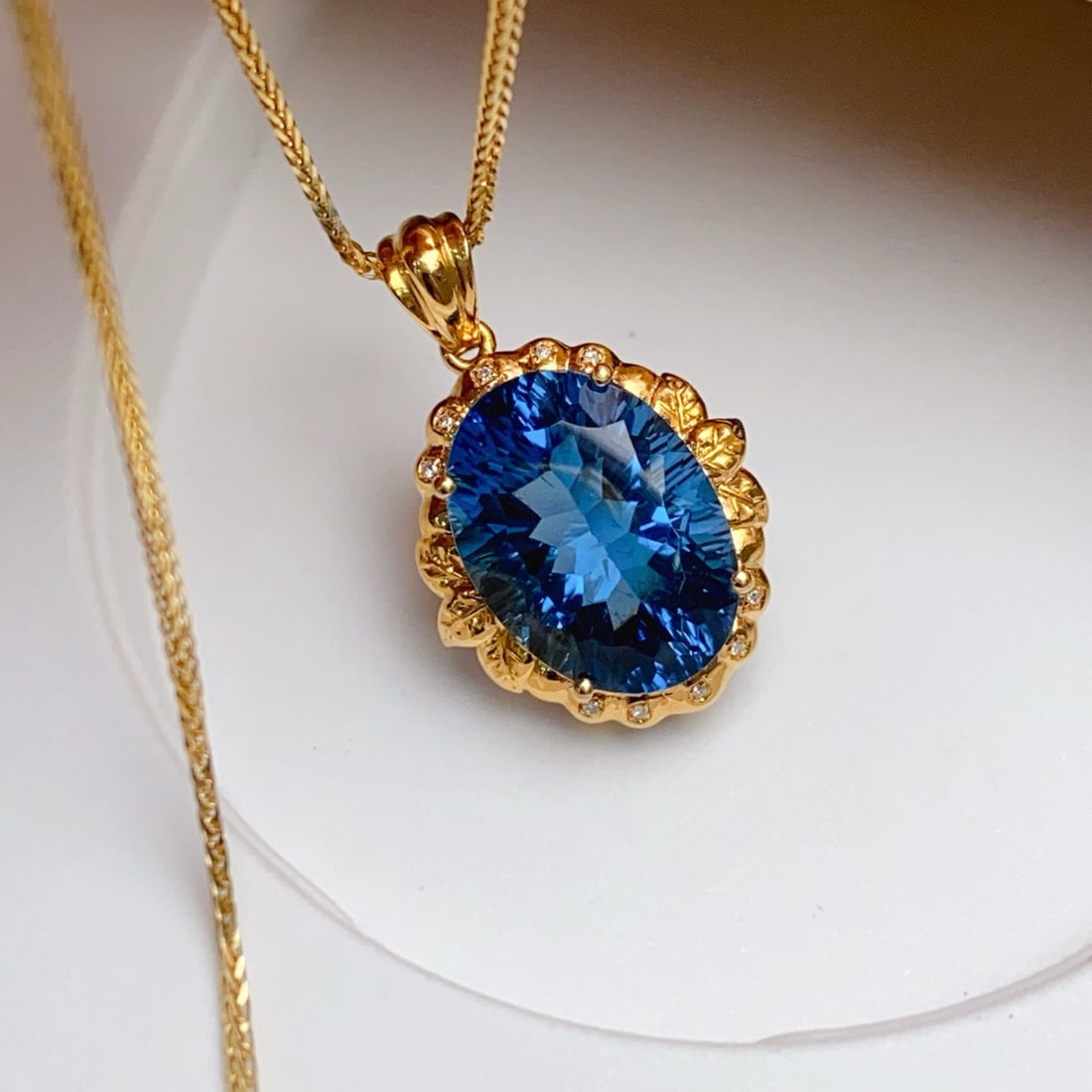 14k Gold 10.00 Ct Natural Topaz & Diamond Pendant( Without Chain ): Ref:231178382 // gold content:14k gold // main gemstone:topaz // shape:oval // carat weight:10. 00ct // color:blue // treatment:natural // // adjacent gemstone 2 : diamond // number of stones:10 // sh