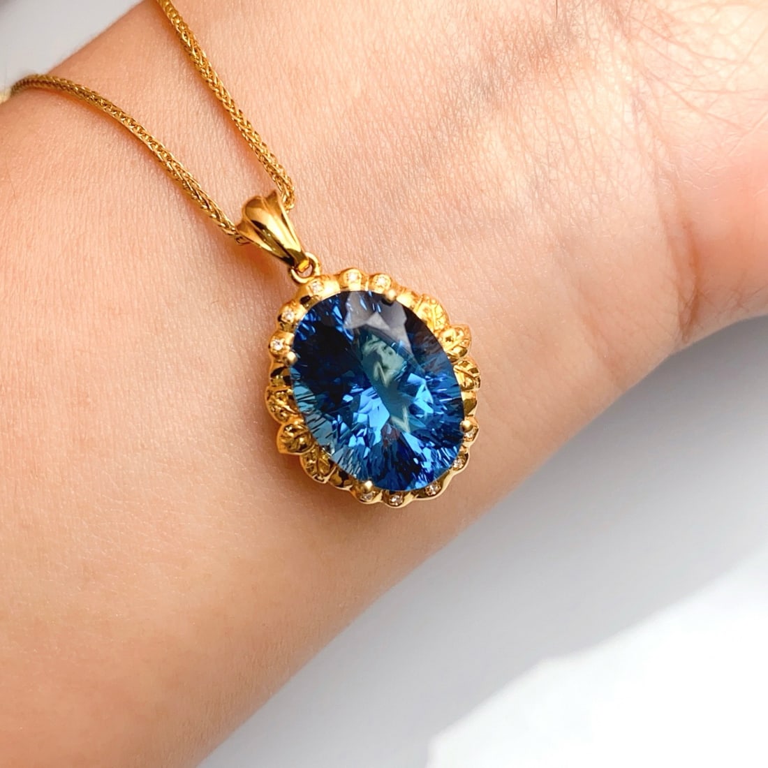 14k Gold 10.00 Ct Natural Topaz & Diamond Pendant( Without Chain ) - 3