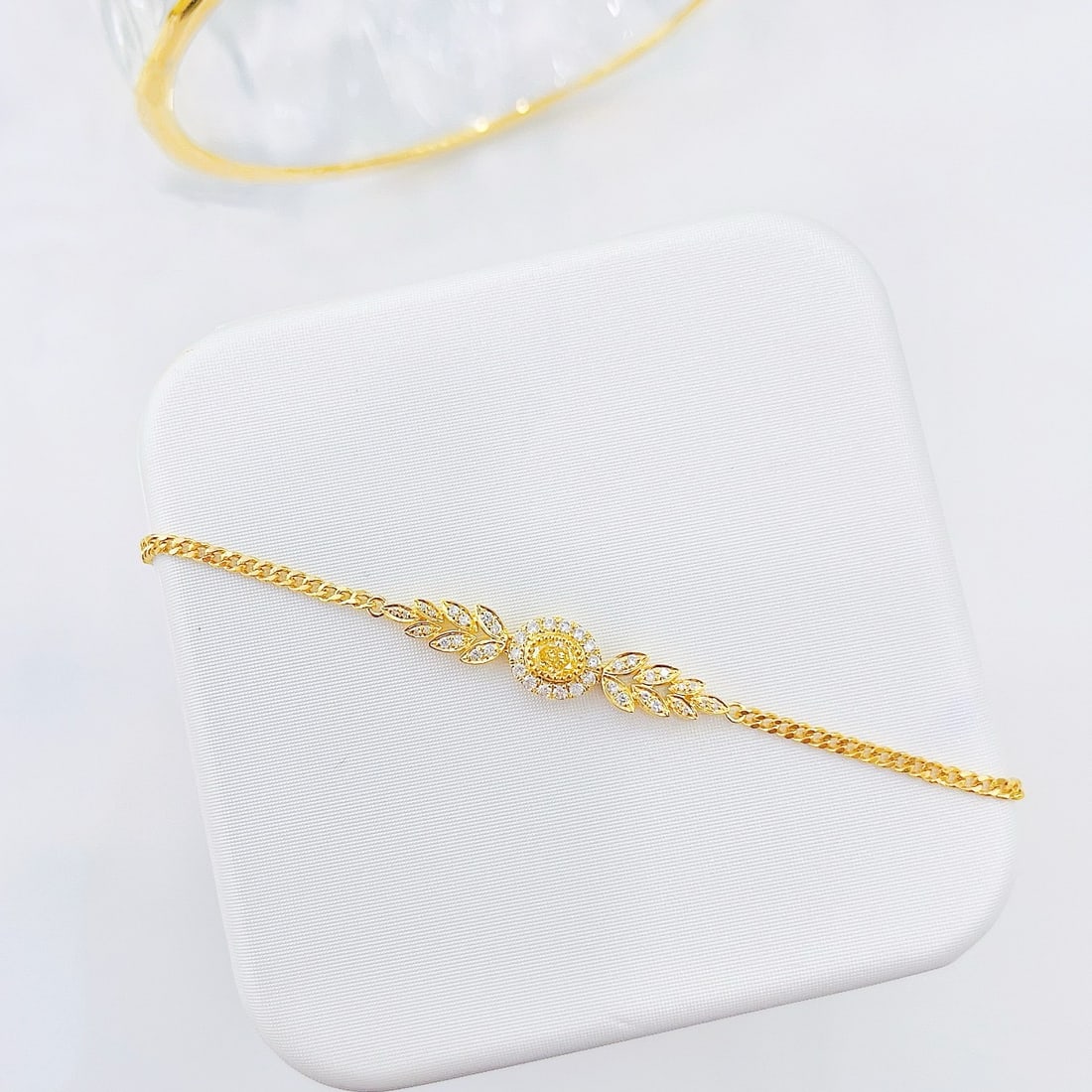 14k Gold 0.33 Ctw Natural Yellow Diamond & Diamond Bracelet - 4