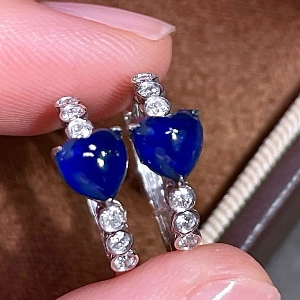 14k Gold 1.70 Ctw Natural Sapphire & Diamond Earrings: Ref:231178429 // gold content:14k gold // main gemstone:sapphire // shape:heart // carat weight:1. 55ct // color:blue // treatment:natural // // adjacent gemstone 2 : diamond // shape:round // carat