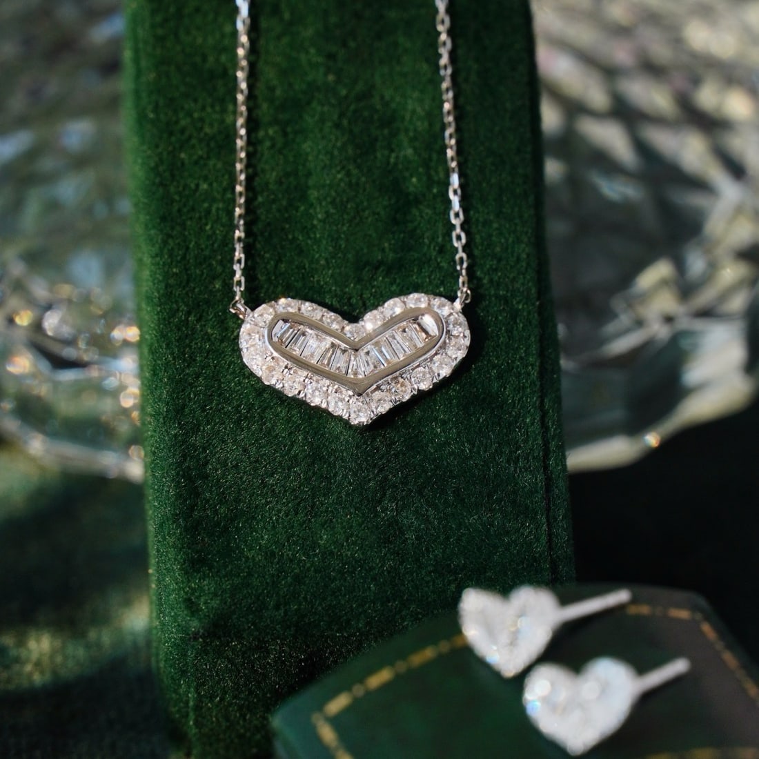 14k Gold 0.82 Ctw Natural H Diamond Jewelry Set: Ref:231178430 // gold content:14k gold // necklace // main gemstone:diamond // shape:multiple // carat weight:0. 6ct // clarity grade:vs-si // color:h // treatment:natural // // earrings // main