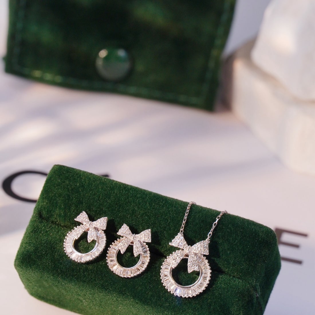 14k Gold 1.25 Ctw Natural H Diamond Jewelry Set: Ref:231178444 // gold content:14k gold // necklace // main gemstone:diamond // shape:multiple // carat weight:0. 65ct // clarity grade:vs-si // color:h // treatment:natural // // earrings // main