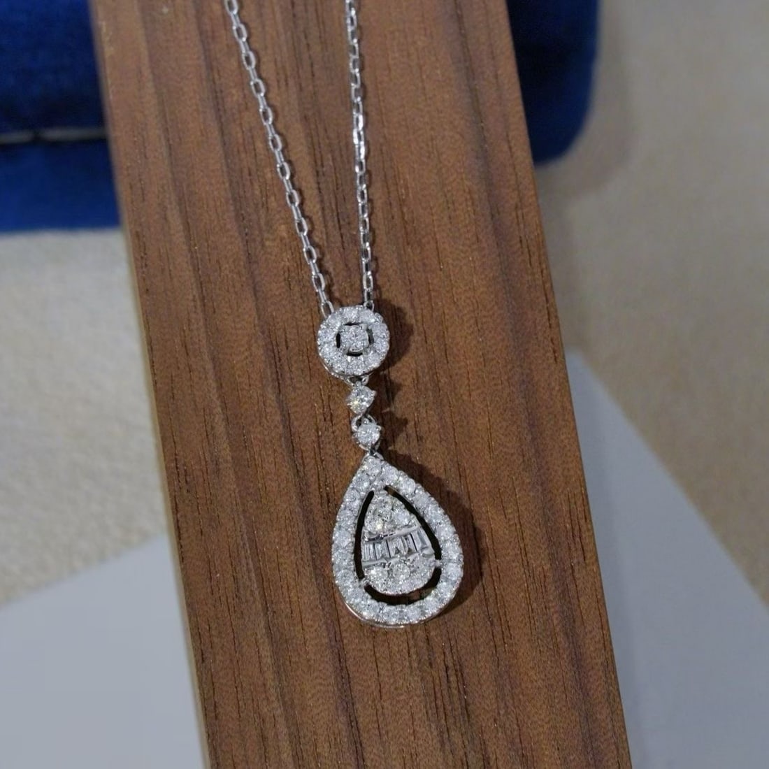 14k Gold 0.50 Ct Natural H Diamond Pendant( Without Chain ): Ref:231179047 // gold content:14k gold // main gemstone:diamond // shape:multiple // carat weight:0. 50ct // clarity grade:vs-si // color:h // treatment:natural // Condition: New Low Estimate: