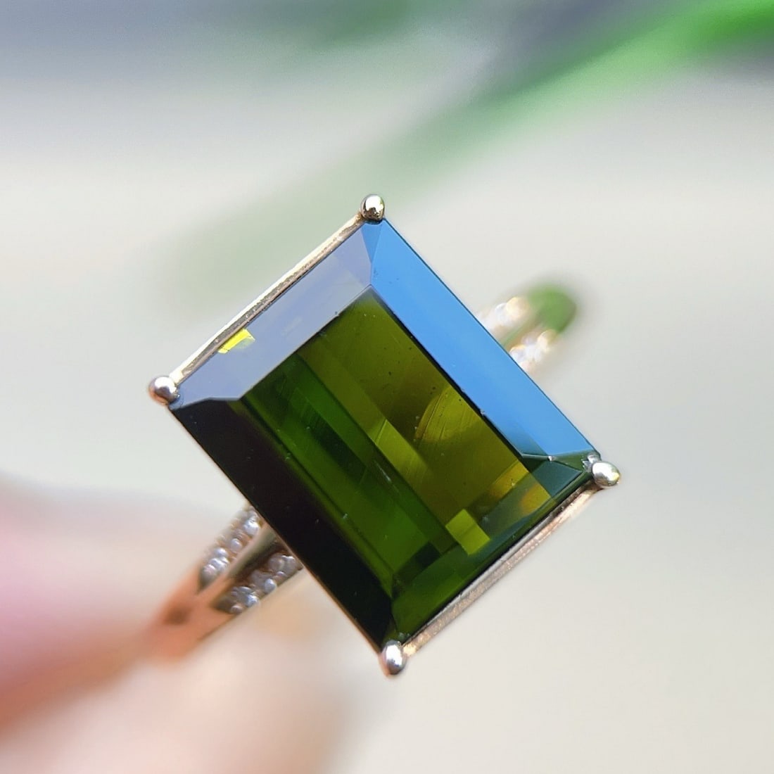 14k Gold 4.30 Ctw Natural Tourmaline & Diamond Ring: Ref:231179064 // gold content:14k gold // ring size:7. 25us // // main gemstone:tourmaline // shape:octagonal // carat weight:4. 25ct // color:green // treatment:natural // // adjacent gemstone 2 : di
