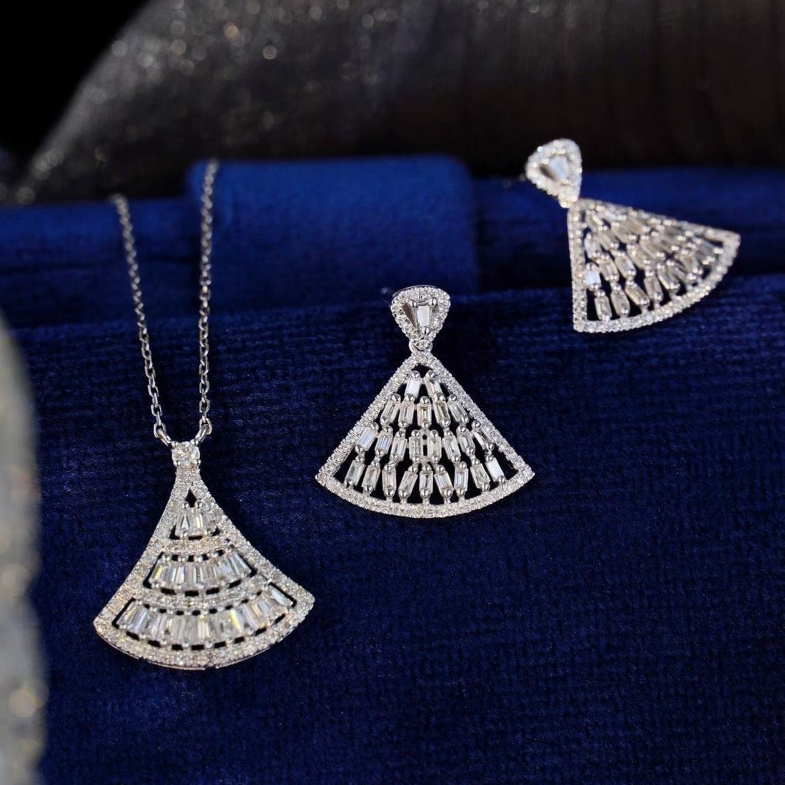 14k Gold 1.31 Ctw Natural H Diamond Jewelry Set: Ref:231179096 // gold content:14k gold // necklace // main gemstone:diamond // shape:multiple // carat weight:0. 45ct // clarity grade:vs-si // color:h // treatment:natural // // earrings // main