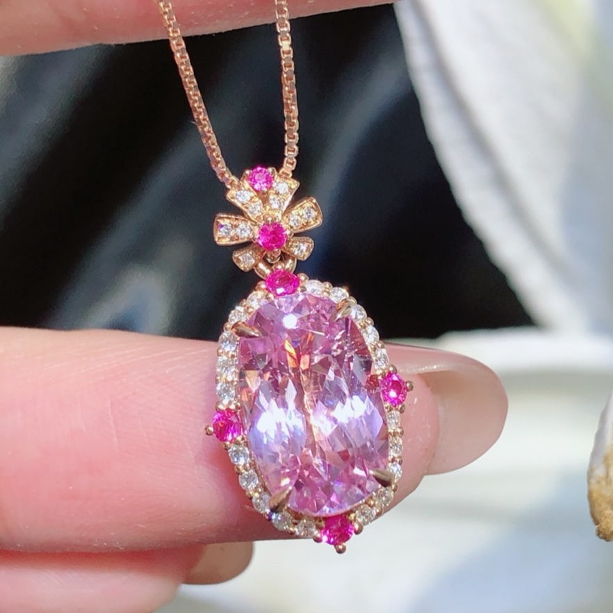 14k Gold 5.3 Ct Natural Kunzite & Diamond Pendant( Without Chain ): Ref:231179108 // gold content:14k gold // main gemstone:kunzite // shape:oval // carat weight:5. 3ct // color:pinkish purple // treatment:natural // // adjacent gemstone 2 : diamond // shape:round // 