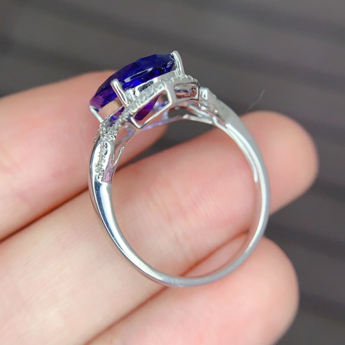 14k Gold 5 Ct Natural Tanzanite & Diamond Ring - 4