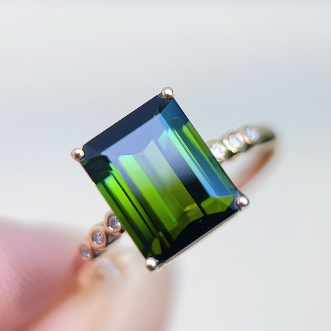 14k Gold 3.43 Ctw Natural Tourmaline & Diamond Ring: Ref:231179111 // gold content:14k gold // ring size:7. 25us // // main gemstone:tourmaline // shape:octagonal // carat weight:3. 4ct // color:green // treatment:natural // // adjacent gemstone 2 : dia