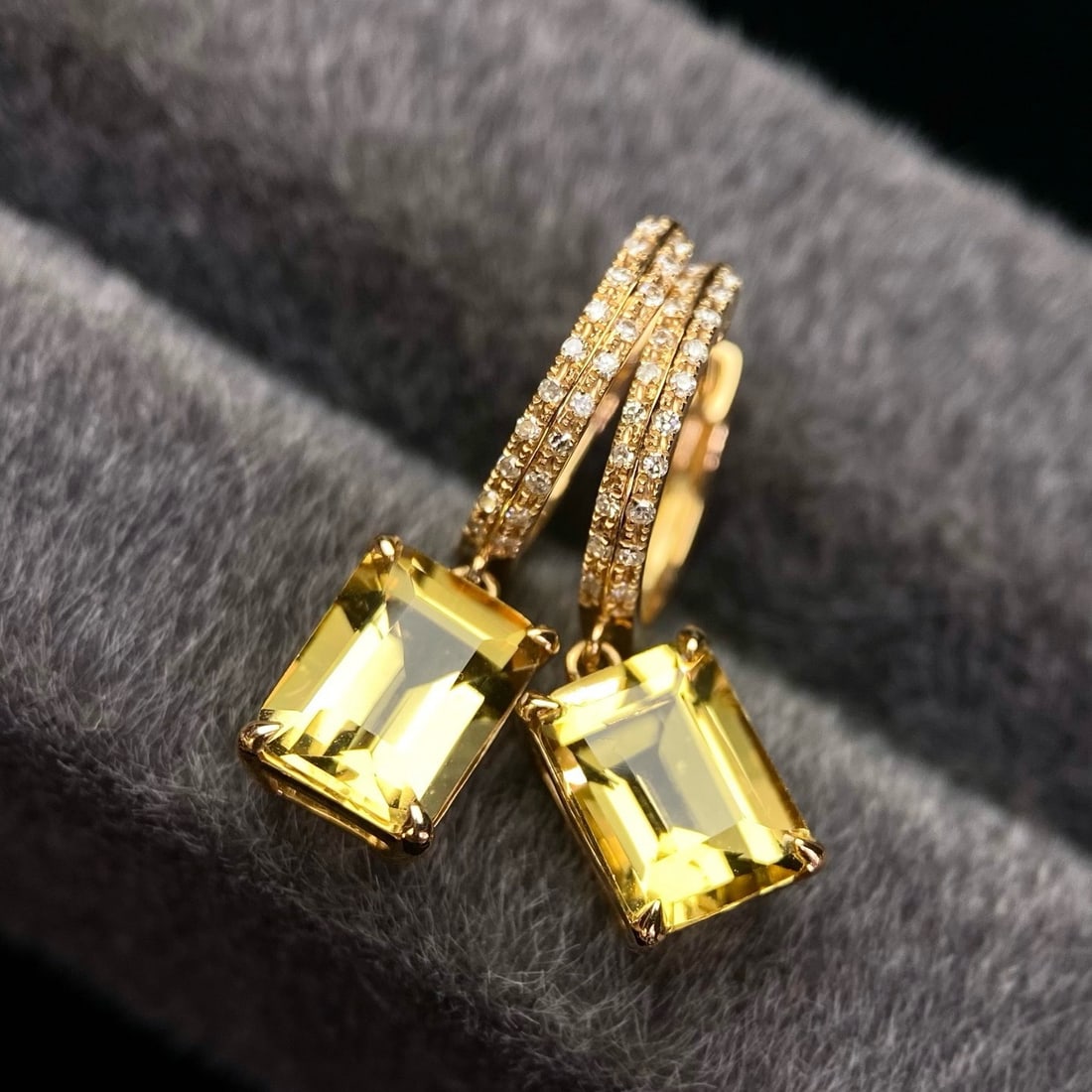 14k Gold 2.63 Ct Natural Citrine & Diamond Earrings: Ref:231179121 // gold content:14k gold // main gemstone:citrine // shape:octagonal // carat weight:2. 63ct // color:yellow // treatment:natural // // adjacent gemstone 2 : diamond // number of