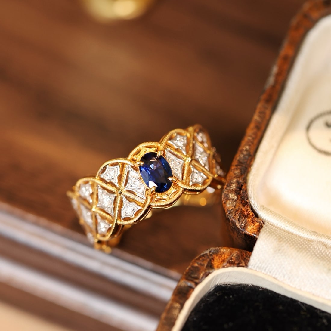 14k Gold 0.86 Ctw Vivid Blue Natural Sapphire & Diamond Ring - 2