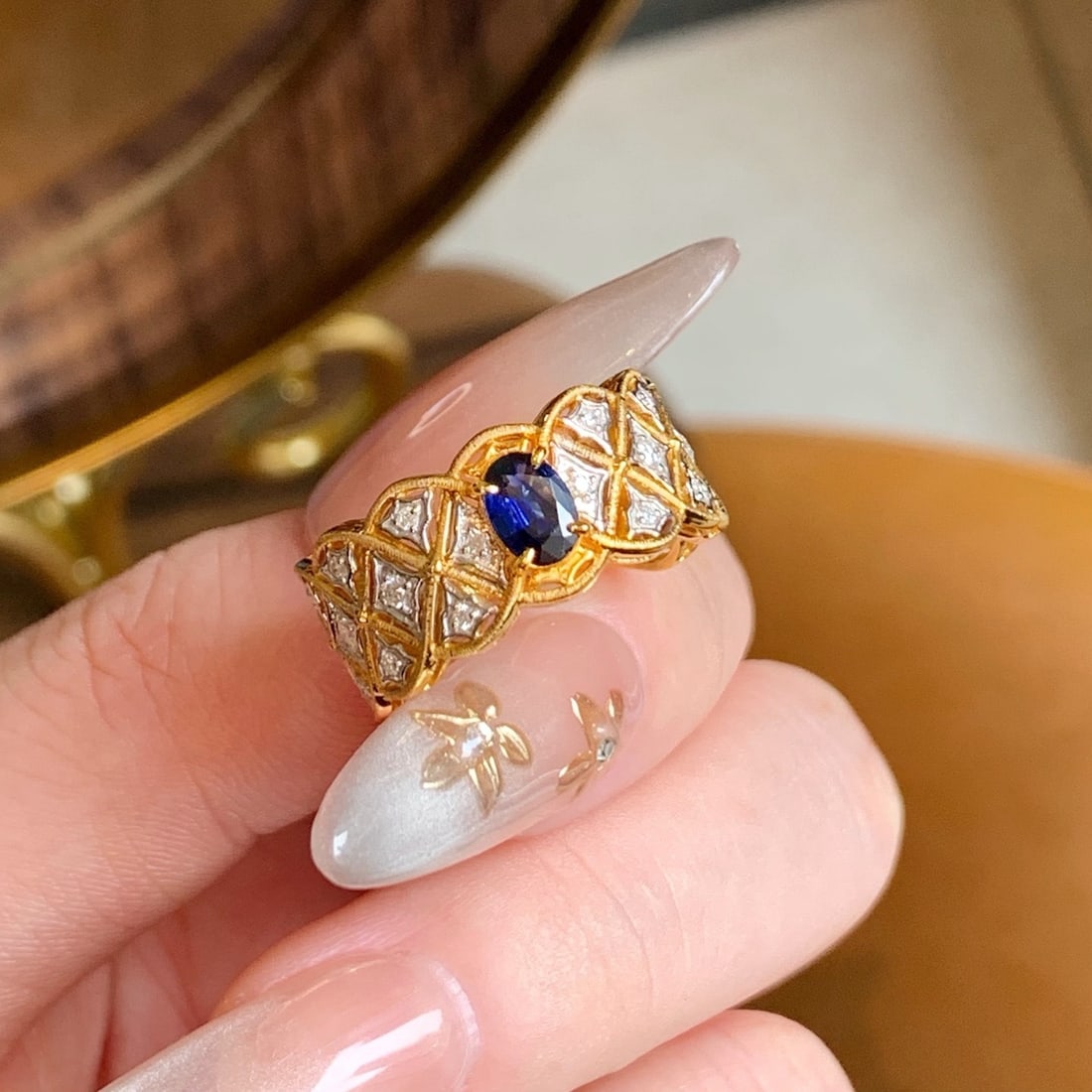 14k Gold 0.86 Ctw Vivid Blue Natural Sapphire & Diamond Ring - 5