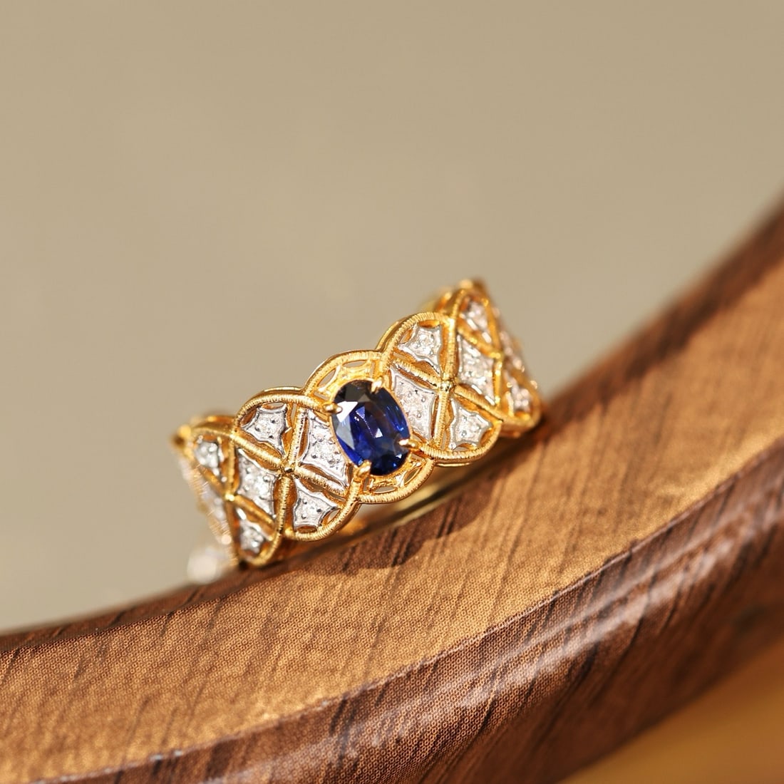 14k Gold 0.86 Ctw Vivid Blue Natural Sapphire & Diamond Ring - 7