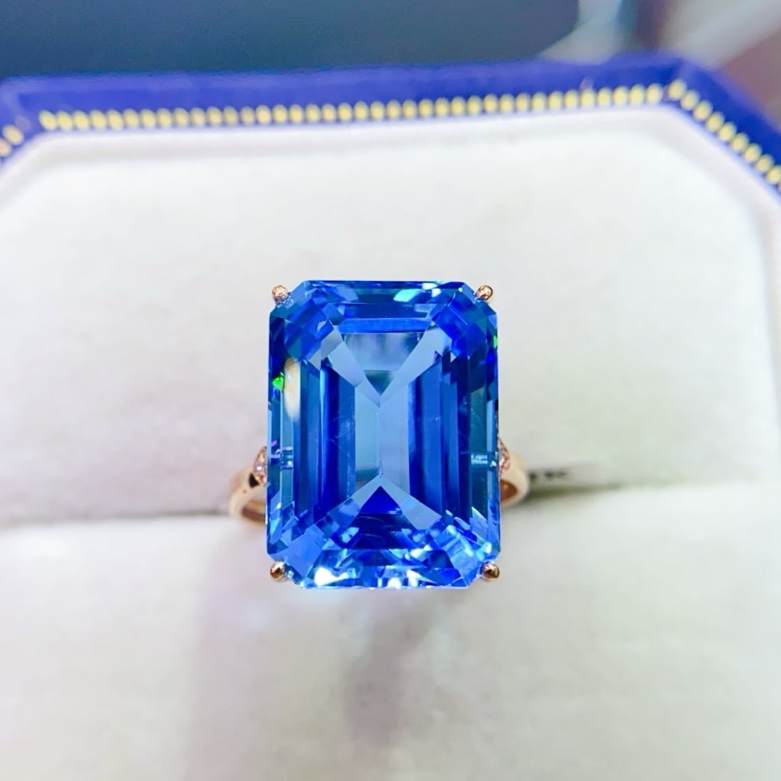 14k Gold 15.42 Ctw Natural Topaz & Diamond Ring: Ref:231179206 // gold content:14k gold // ring size:7. 25us // // main gemstone:topaz // shape:octagonal // carat weight:15. 4ct // color:blue // treatment:natural // // adjacent gemstone 2 : diamond