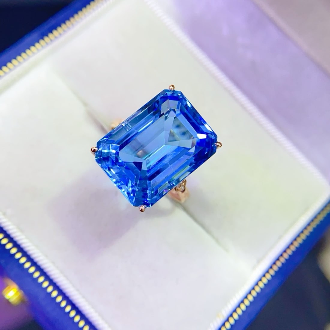 14k Gold 15.42 Ctw Natural Topaz & Diamond Ring - 4