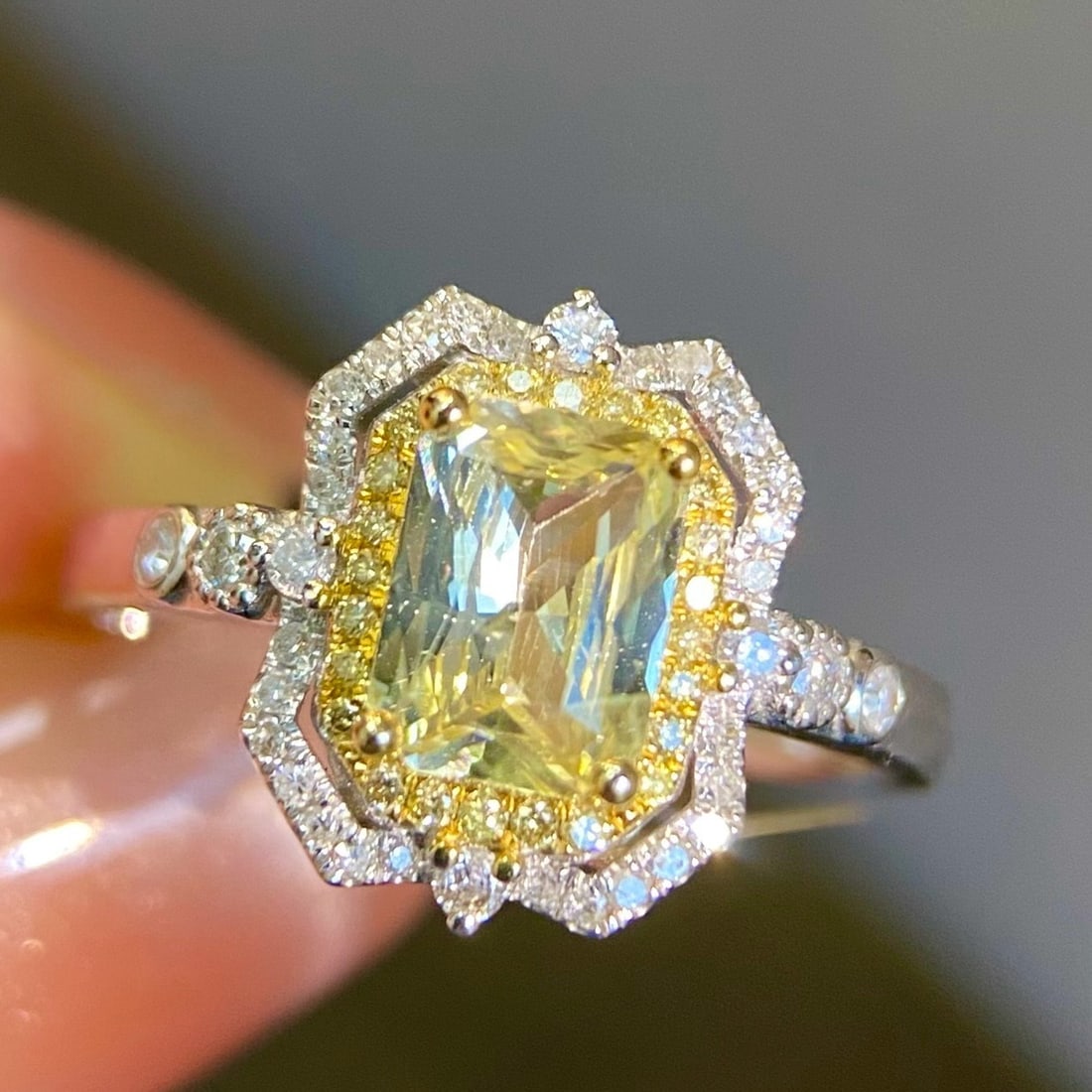 14k Gold 1.30 Ctw Natural Sapphire & Diamond Ring: Ref:231179228 // gold content:14k gold // ring size:7. 25us // // main gemstone:sapphire // shape:octagonal // carat weight:1. 05ct // color:yellow // treatment:natural // // adjacent gemstone 2 :