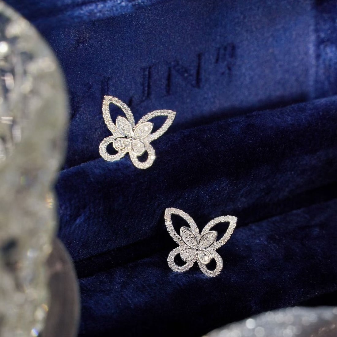 14k Gold 0.36 Ct Natural H Diamond & Butterfly Earrings: Ref:231179243 // gold content:14k gold // main gemstone:diamond // shape:round // carat weight:0. 36ct // clarity grade:vs-si // color:h // treatment:natural // cut grade:g // Condition: New Low