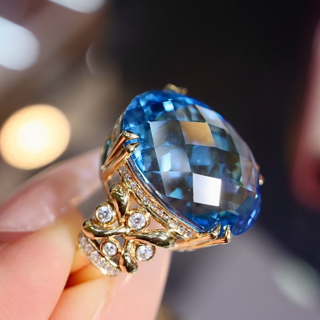 14k Gold 20.38 Ctw Natural Topaz & Diamond Ring - 4
