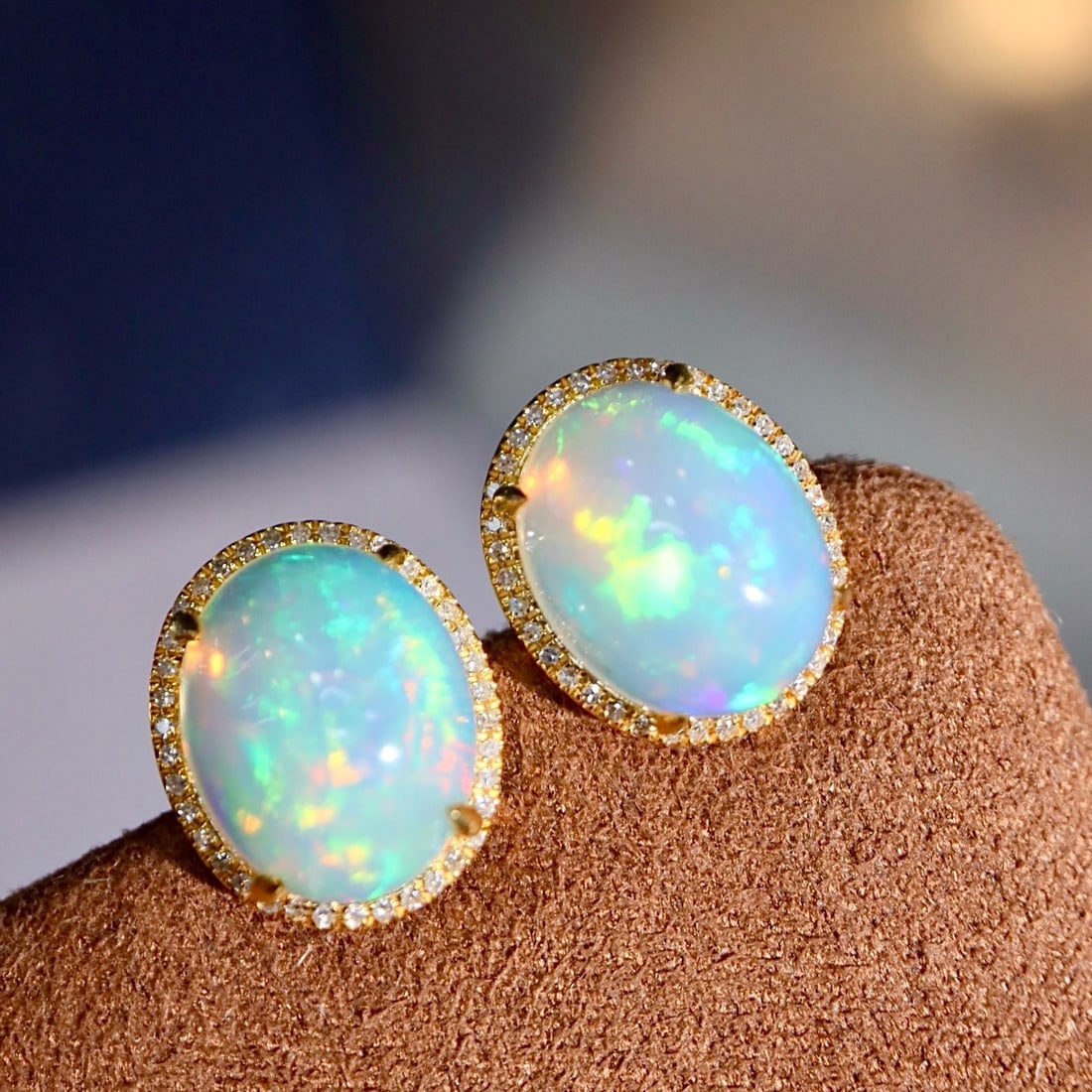 14k Gold 5.03 Ctw Natural Opal & Diamond Earrings: Ref:231180006 // gold content:14k gold // main gemstone:opal // shape:oval // carat weight:4. 8ct // color:color // treatment:natural // // adjacent gemstone 2 : diamond // shape:round // carat weight