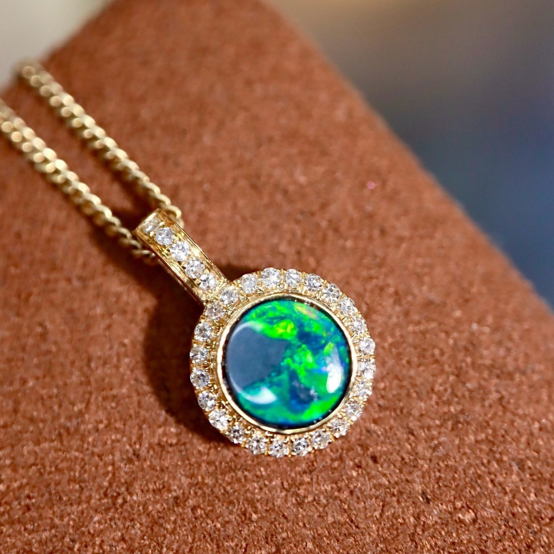 14k Gold 0.43 Ctw Natural Opal & Diamond Pendant( Without Chain ): Ref:231180024 // gold content:14k gold // main gemstone:opal // shape:round // carat weight:0. 35ct // color:color // treatment:natural // cut grade:g // // adjacent gemstone 2 : diamond //