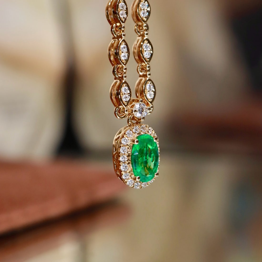 14k Gold 0.49 Ctw Vivid Green Natural Emerald & Diamond Necklace - 4