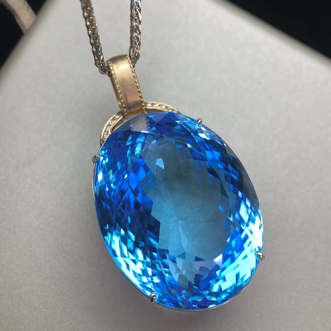 14k Gold 81.5 Ct Natural Topaz & Diamond Pendant( Without Chain ): Ref:231180043 // gold content:14k gold // main gemstone:topaz // shape:oval // carat weight:81. 5ct // color:blue // treatment:natural // // adjacent gemstone 2 : diamond // number of stones:8 //