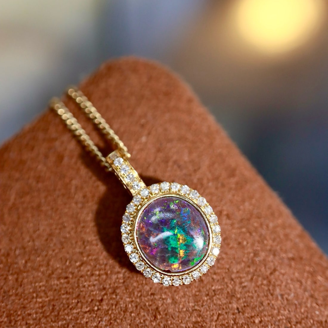 14k Gold 0.39 Ctw Natural Opal & Diamond Pendant( Without Chain ): Ref:231180061 // gold content:14k gold // main gemstone:opal // shape:oval // carat weight:0. 35ct // color:color // treatment:natural // // adjacent gemstone 2 : diamond // shape:round // carat weigh