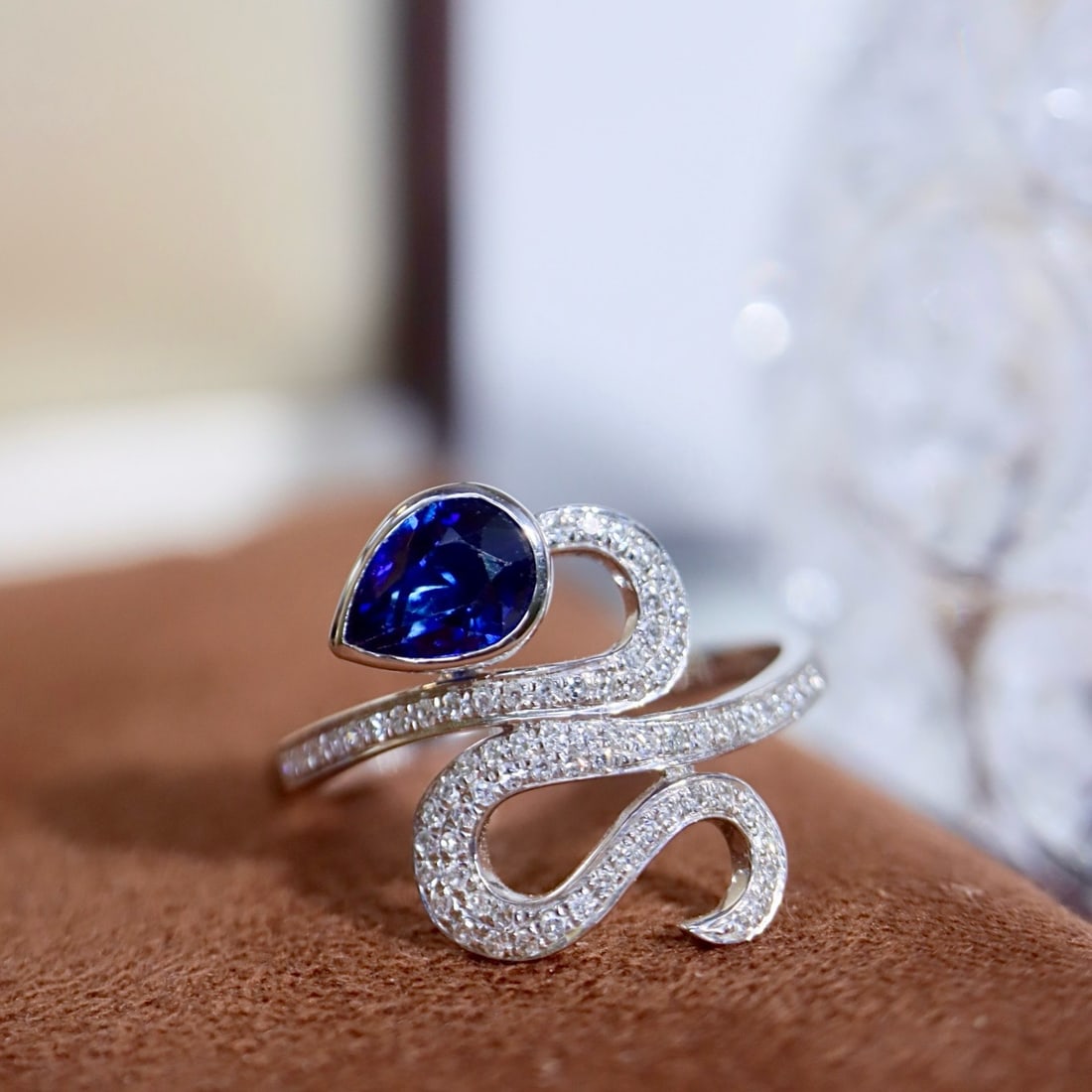 14k Gold 1.24 Ctw Natural Sapphire & Diamond Ring: Ref:231180063 // gold content:14k gold // ring size:7. 25us // // main gemstone:sapphire // shape:pear // carat weight:1. 02ct // color:blue // treatment:natural // // adjacent gemstone 2 : diamond