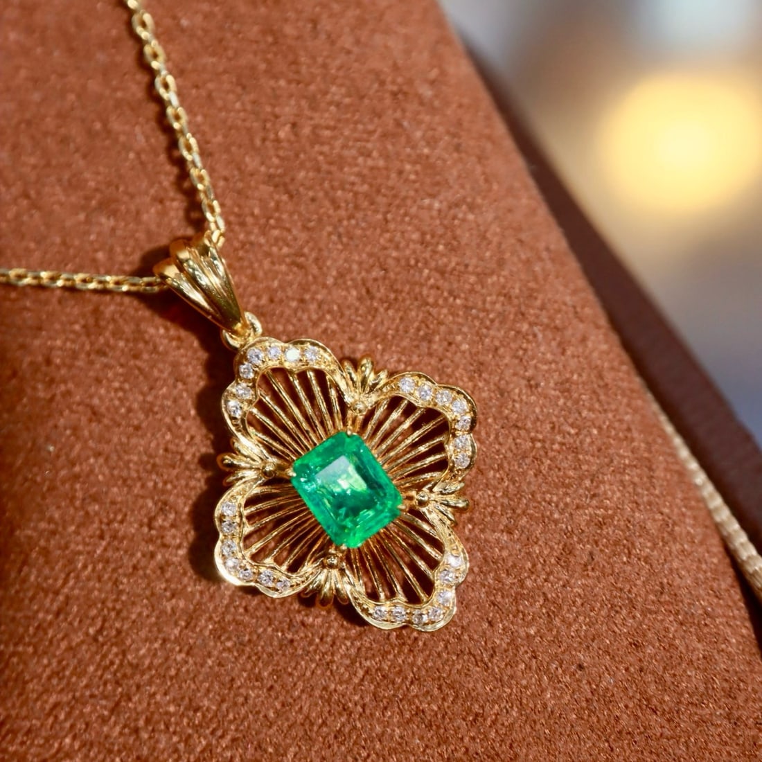 14k Gold 0.48 Ctw Natural Emerald & Diamond Pendant( Without Chain ): Ref:231180068 // gold content:14k gold // main gemstone:emerald // shape:octagonal // carat weight:0. 42ct // color:green // treatment:natural // // adjacent gemstone 2 : diamond // shape:round //