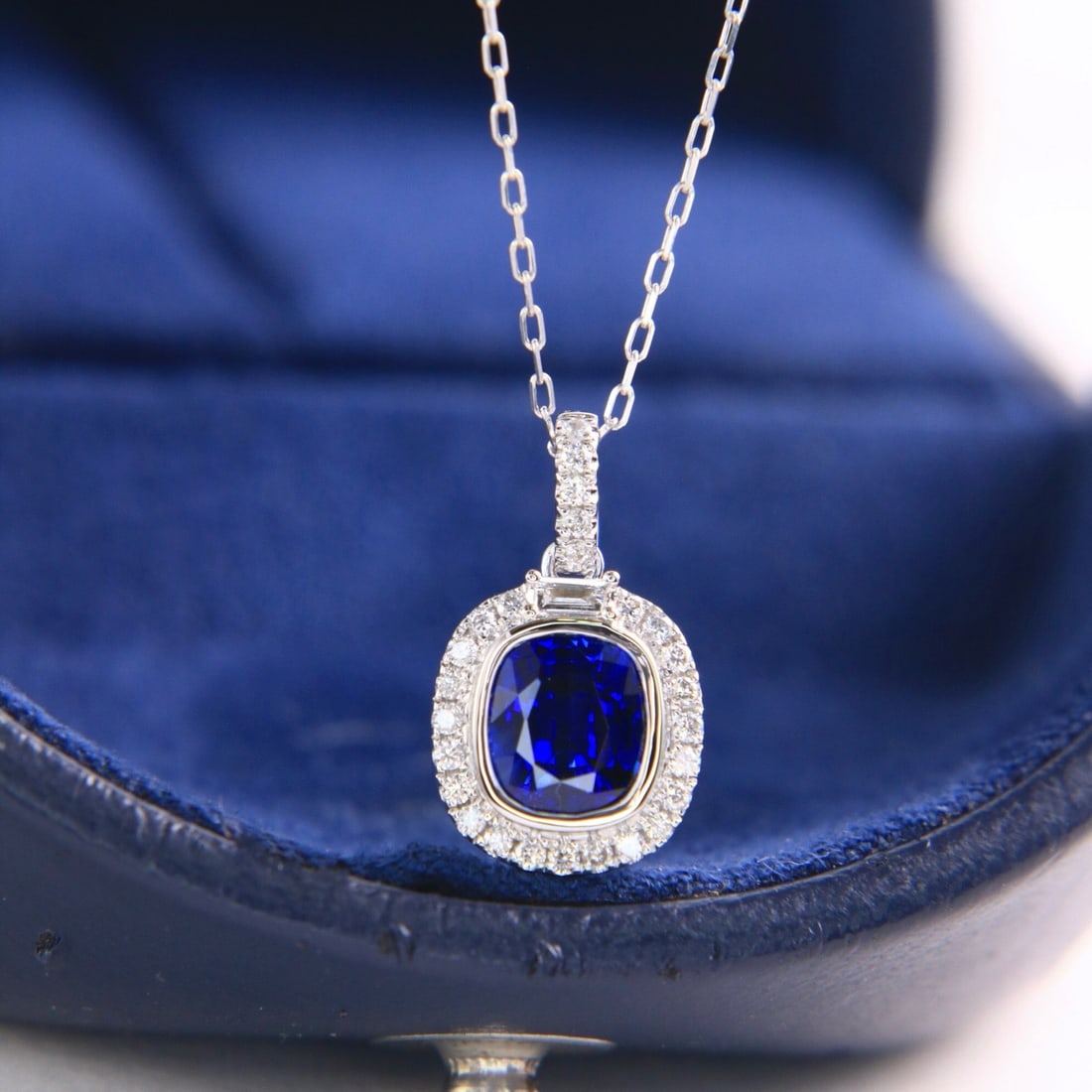 14k Gold 1.22 Ctw Natural Sapphire & Diamond Necklace: Ref:231180087 // gold content:14k gold // main gemstone:sapphire // shape:cushion // carat weight:1. 09ct // color:royal blue // treatment:natural // // adjacent gemstone 2 : diamond // shape:round