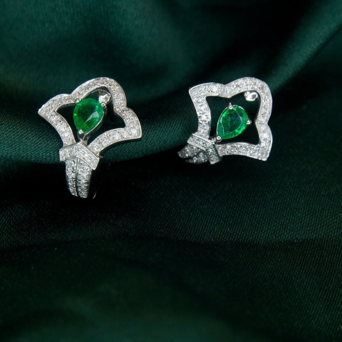 14k Gold 0.62 Ctw Vivid Green Natural Emerald & Diamond Earrings - 2