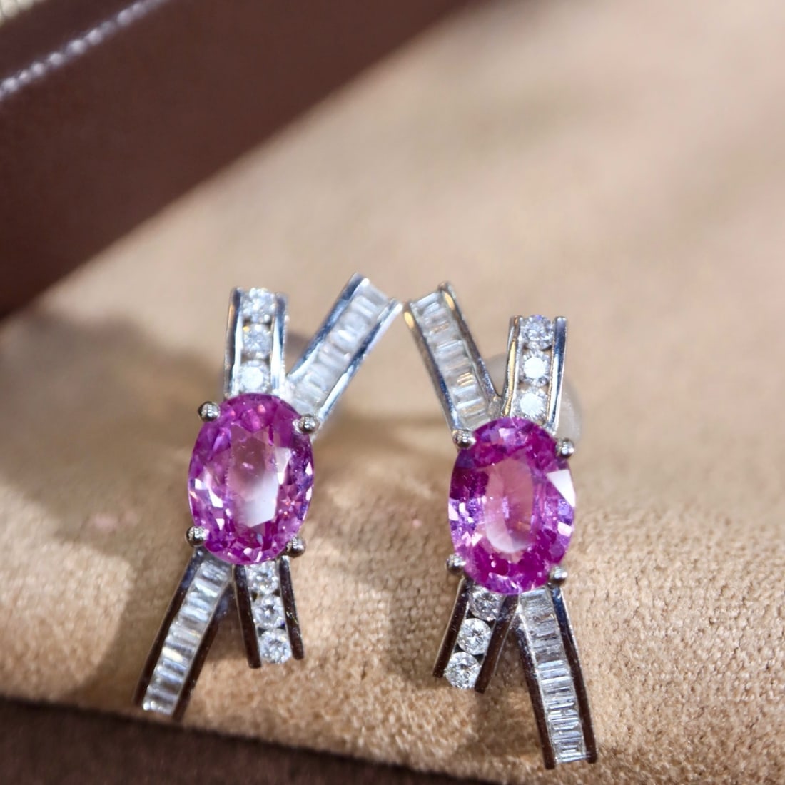 14k Gold 2.40 Ctw Natural Sapphire & Diamond Earrings: Ref:231180093 // gold content:14k gold // main gemstone:sapphire // shape:oval // carat weight:2. 01ct // color:purplish pink // treatment:natural // // adjacent gemstone 2 : diamond // shape:multiple