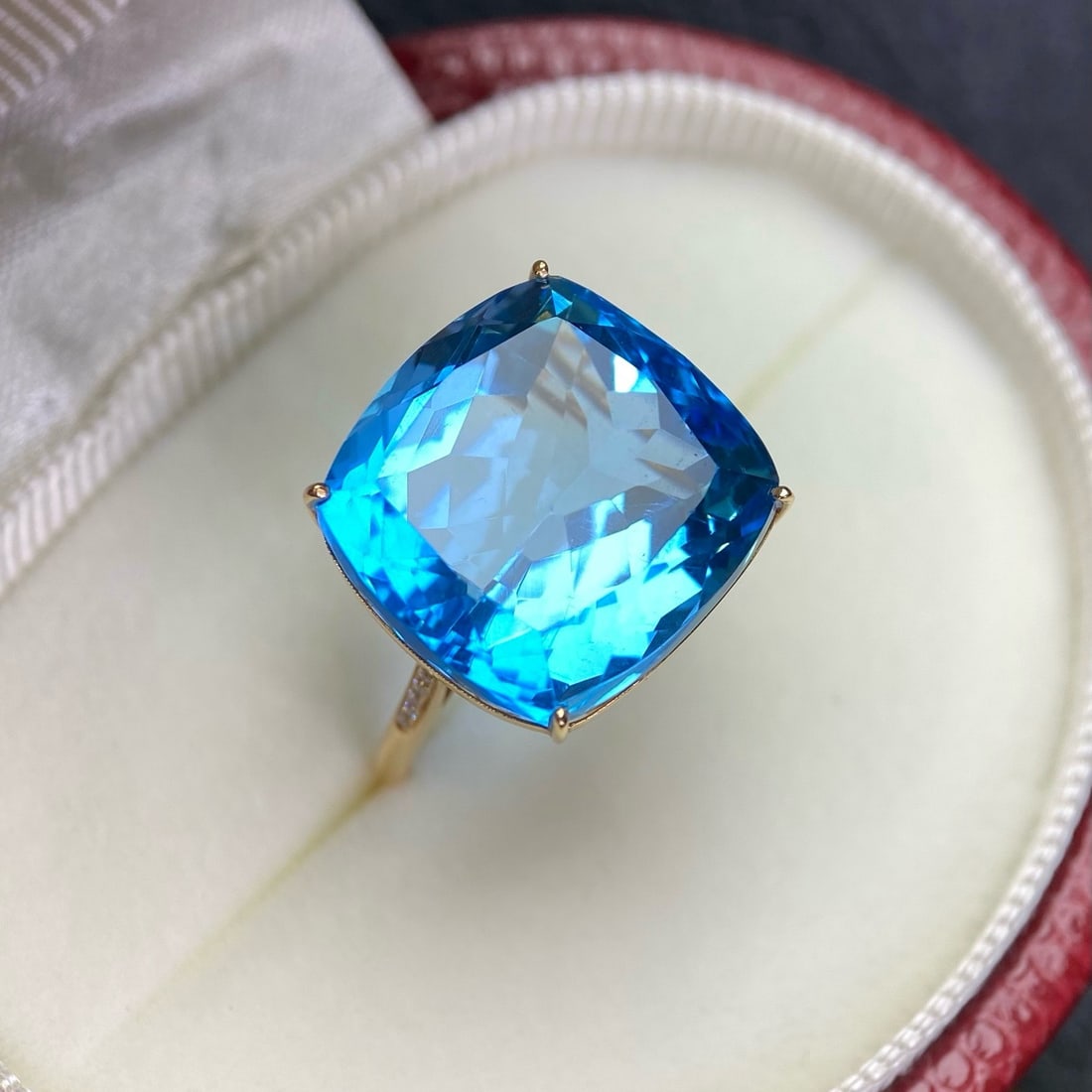 14k Gold 26.05 Ct Natural Topaz & Diamond Ring (1 of 5)