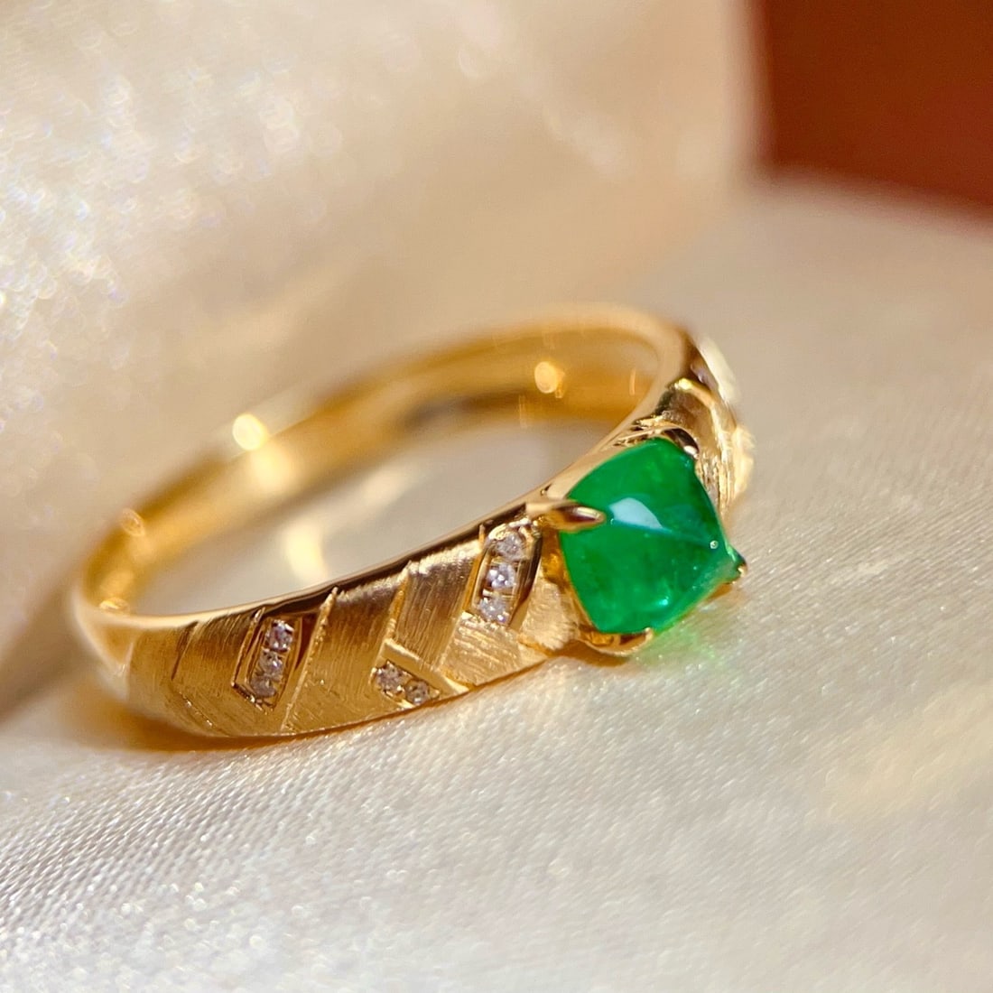 14k Gold 0.57 Ct Natural Emerald & Diamond Ring - 4
