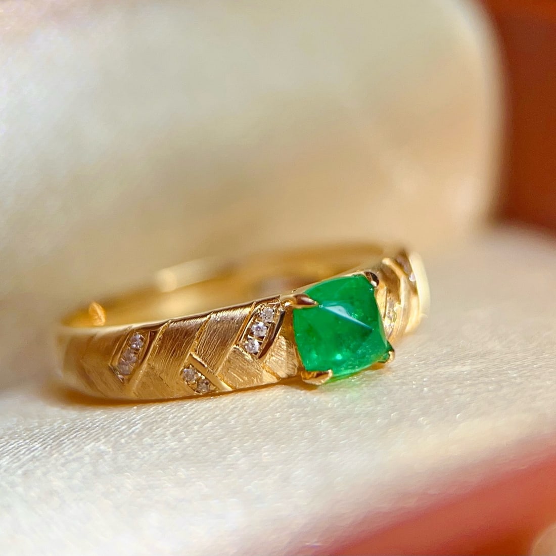 14k Gold 0.57 Ct Natural Emerald & Diamond Ring - 6