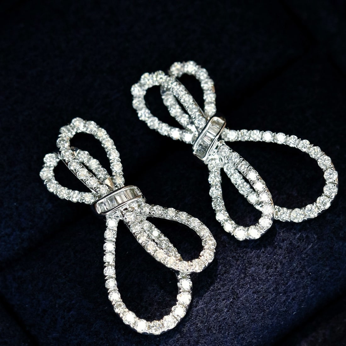 14k Gold 0.84 Ct Natural H Diamond Earrings: Ref:231180116 // gold content:14k gold // main gemstone:diamond // shape:multiple // carat weight:0. 84ct // clarity grade:vs-si // color:h // treatment:natural // Condition: New Low Estimate: