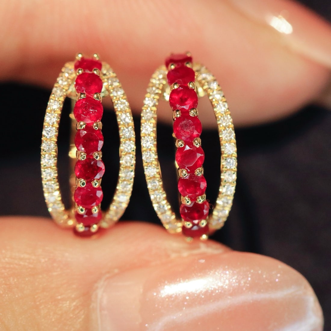 14k Gold 1.18 Ctw Natural Ruby & Diamond Earrings: Ref:231180117 // gold content:14k gold // main gemstone:ruby // shape:round // carat weight:1ct // color:red // treatment:natural // cut grade:g // // adjacent gemstone 2 : diamond // shape:round //