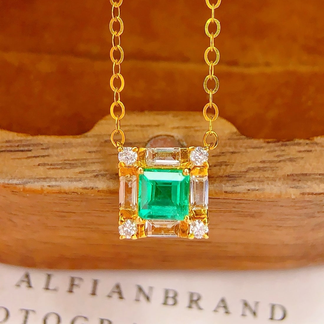 14k Gold 0.75 Ct Natural Emerald & Diamond & Sapphire Necklace - 4