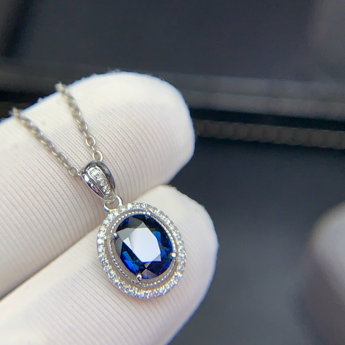 14k Gold 1.21 Ct Natural Sapphire & Diamond Pendant( Without Chain ): Ref:231180129 // gold content:14k gold // main gemstone:sapphire // shape:oval // carat weight:1. 21ct // color:blue // treatment:natural // // adjacent gemstone 2 : diamond // shape:round // clarity